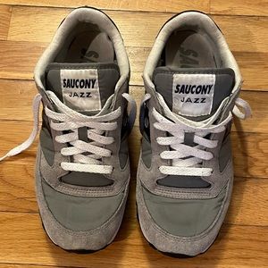 Saucony Jazz gray and blue size 8 in good shape